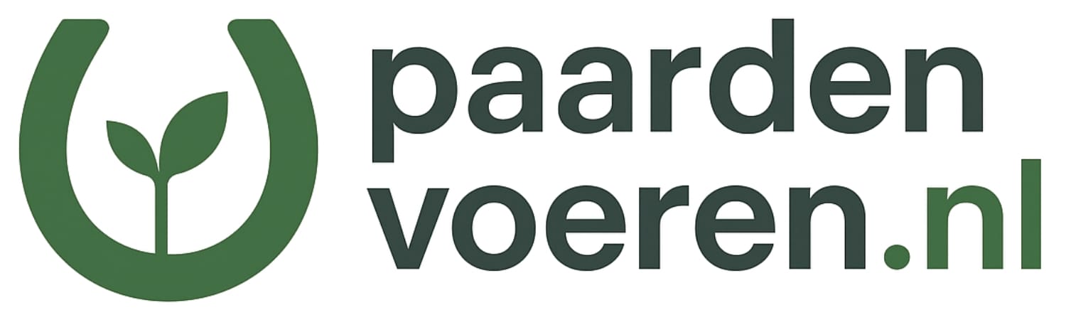 logo van paardenvoere.nl dat bestaat uit een groene hoefafdruk van een paard met een plantje erin en de grijze letters paardenvoeren.nl